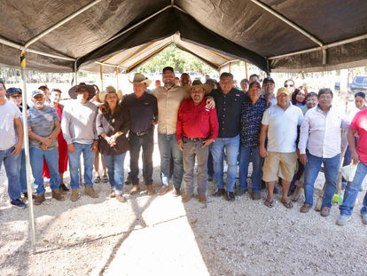 Ayuntamiento de Playa del Carmen Entrega 7.5 toneladas de forraje y maíz a productores de la Asociación Ganadera Local