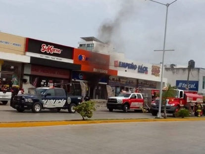 Corto circuito provoca siniestro en casa de empeño de la colonia Zazil Ha.