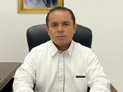 Mientras Solidaridad se inunda en basura, el titular de Servicios Públicos se da vida de lujo