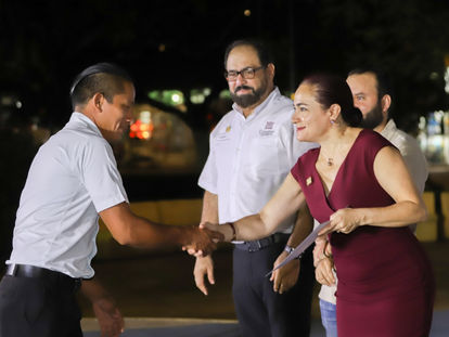 Juanita Alonso otorga reconocimiento a trabajadores turisticos por Día Mundial del Turismo