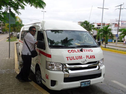 Persisten practicas riesgosas en servicio de combis foráneas en ruta Tulum-Playa del Carmen