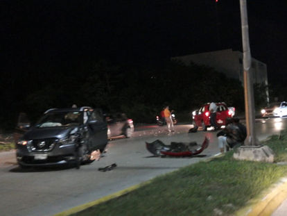 Imprudencia de conductor provoca hecho de transito en la Cruz de Servicios