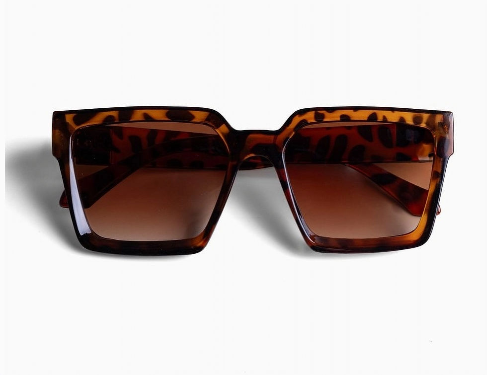 Thumbnail: Oversized Tortoise Square Sunglasses – Bold Elegance