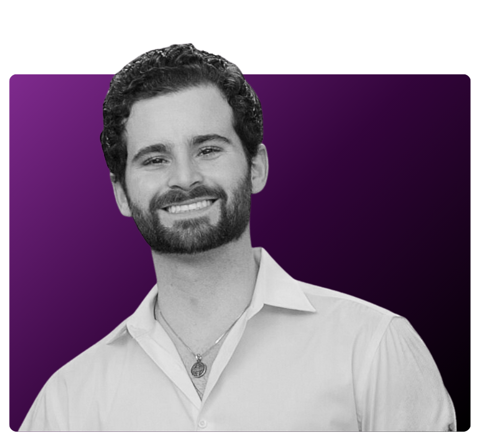 Alvaro Headshot.png