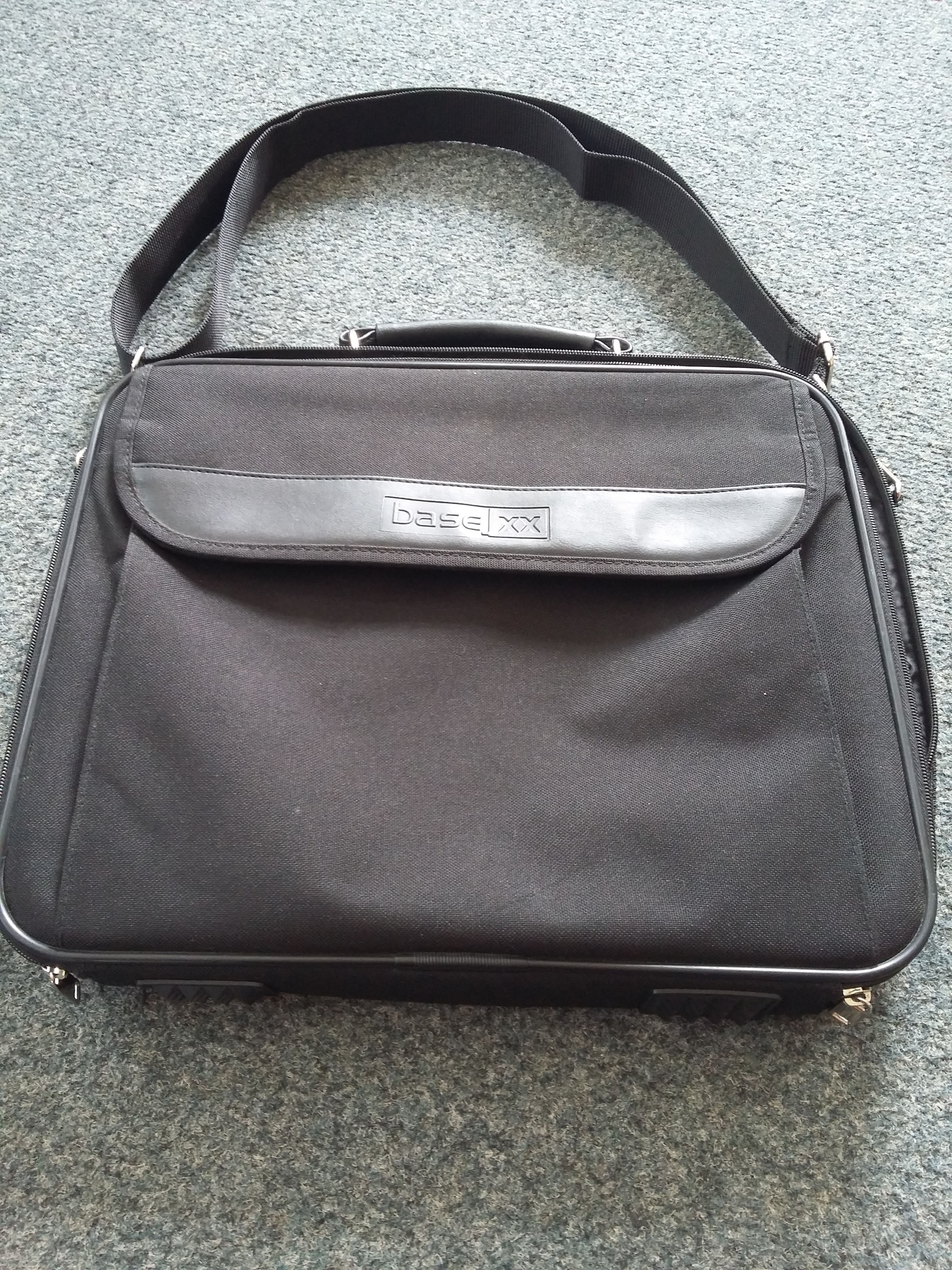 Brašna na notebook Base XX černá s popruhem