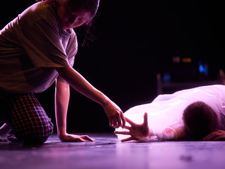 Edinburgh Fringe: Viscous Skin, Mouldy Forks, and the Visceral Poetics in ‘Stop Playing Jacob’s Ladder With My Spine’