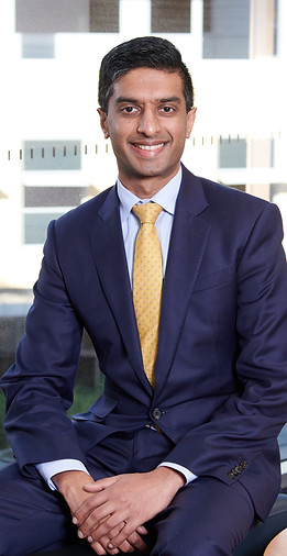 Portrait of Dr Santosh Sanagapalli