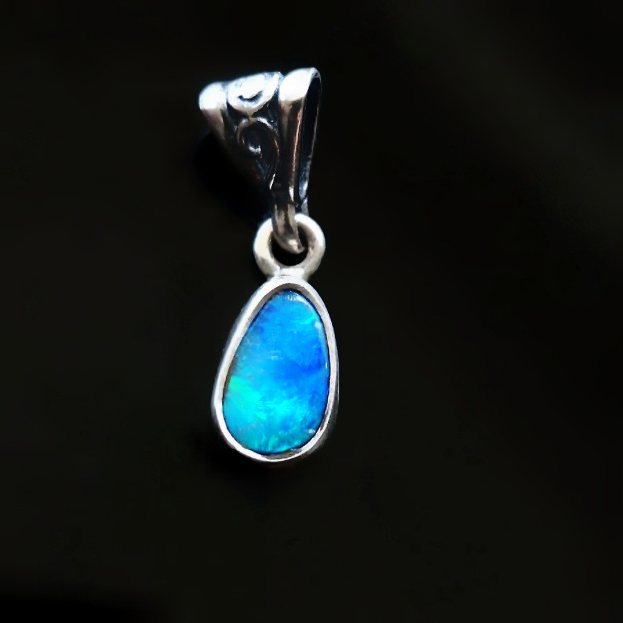 925 sterling silver bezel pendant 10x6mm teardrop cut Lightning Ridge opal doublet electric blue and vivid aqua green front