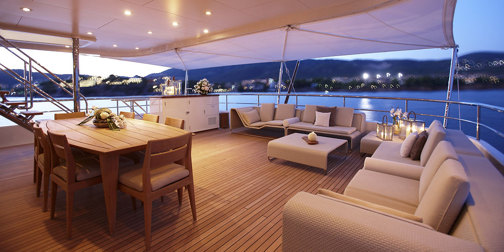 Feadship-superyacht-Helix-by-night
