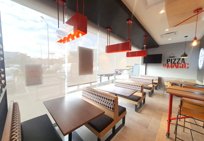 Cortinas enrollables fabricadas para pizza hut en zapopan