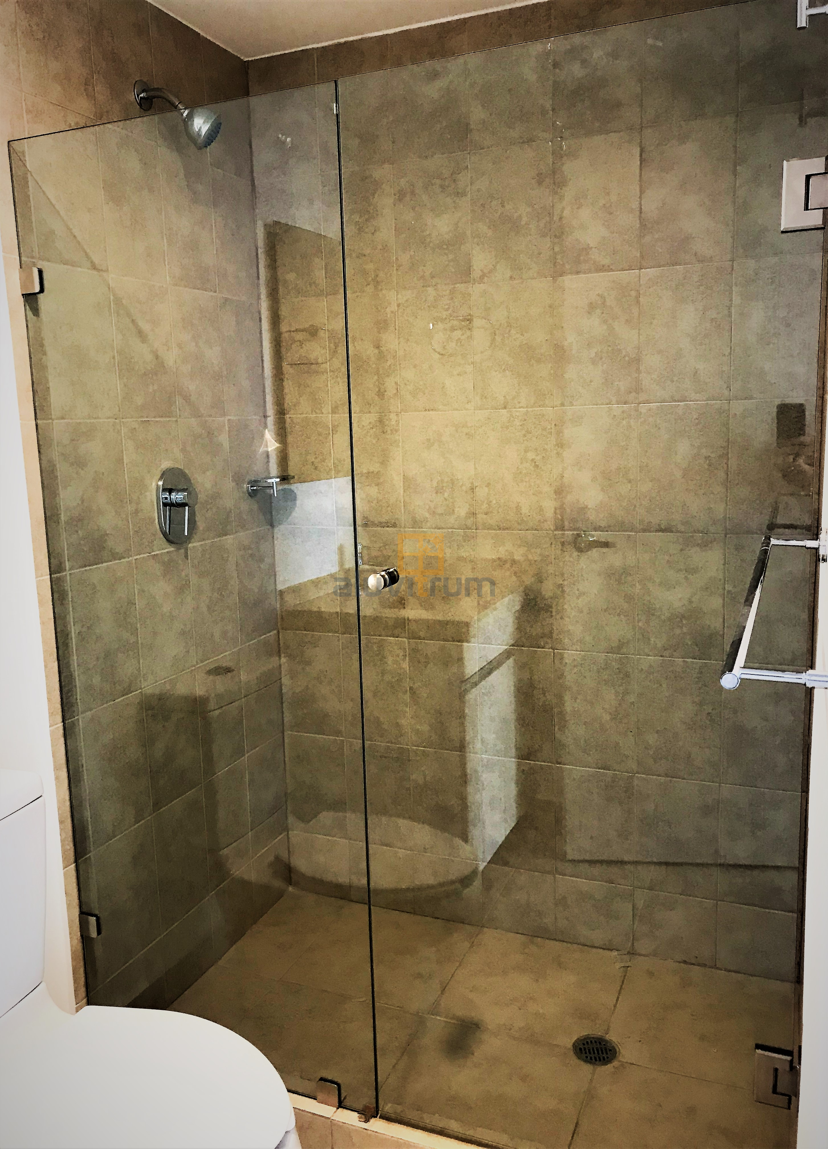 Cancel de baño abatible | Puertas de cristal | Aluvitrum | México