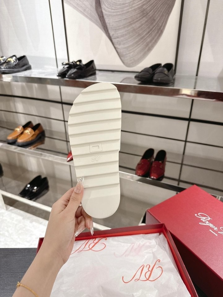 Thumbnail: Roger Vivier 여성 슬리퍼