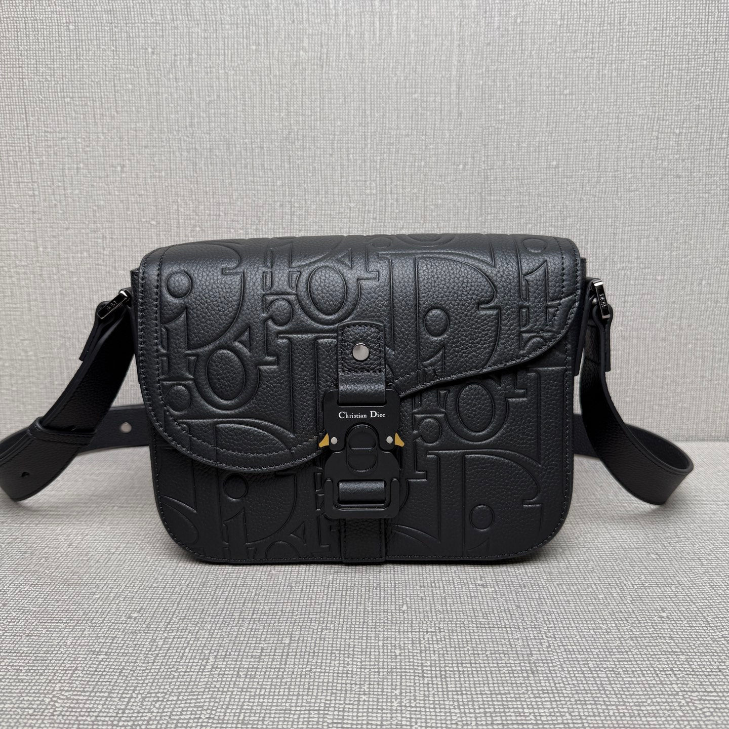 디올  남성  크로스백