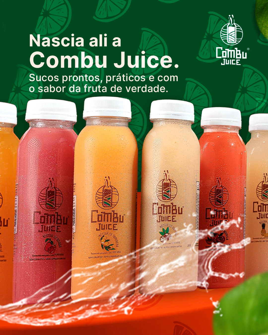 Fileira de garrafas coloridas de sucos Combu Juice sobre fundo verde com ilustrações de frutas e o texto ‘Nascia ali a Combu Juice. Sucos prontos, práticos e com o sabor da fruta de verdade.’, transmitindo frescor, naturalidade e origem amazônica