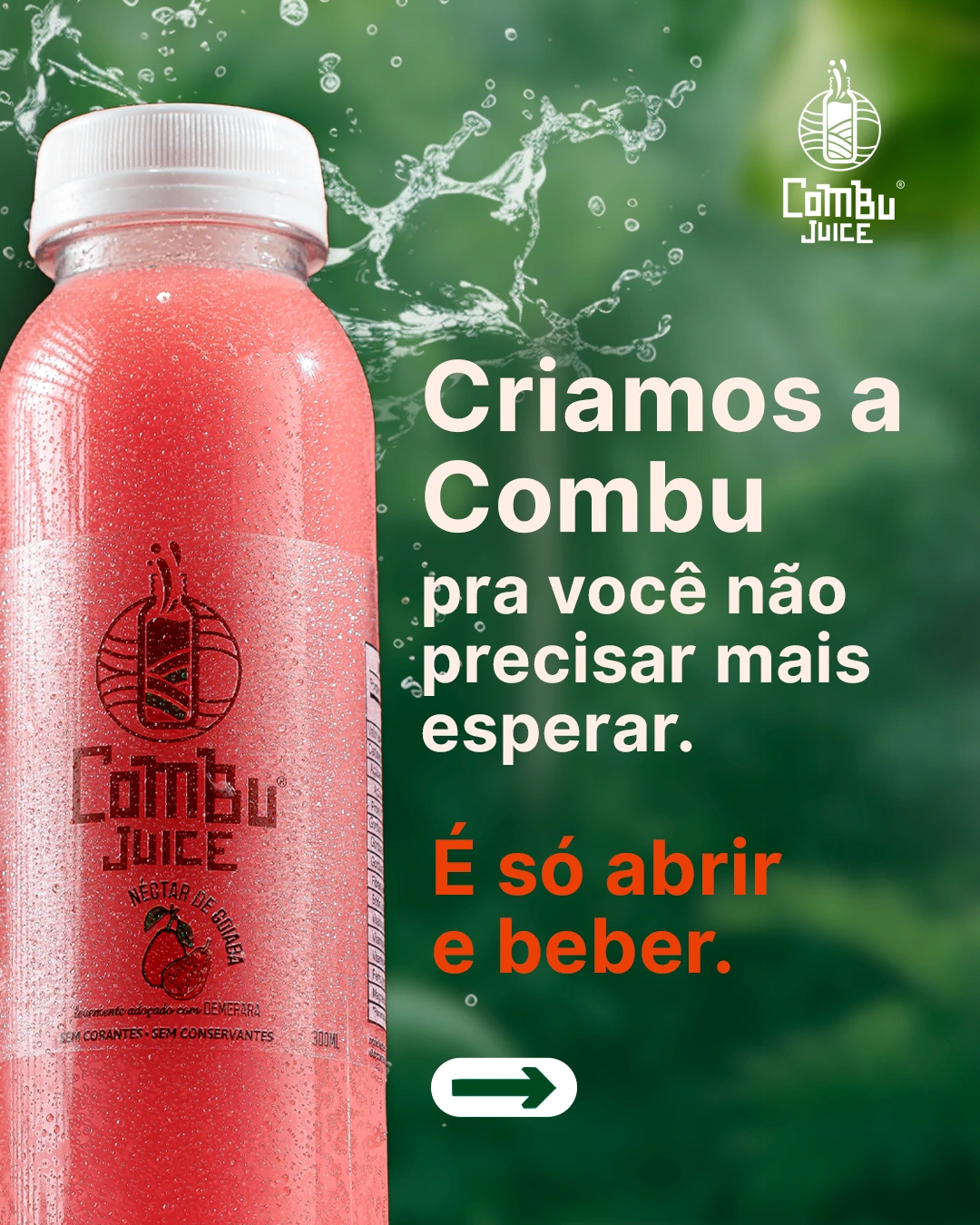 Garrafa de suco Combu Juice coberta de gotículas sobre fundo verde com o texto ‘Criamos a Combu pra você não precisar mais esperar. É só abrir e beber.’, destacando praticidade e frescor