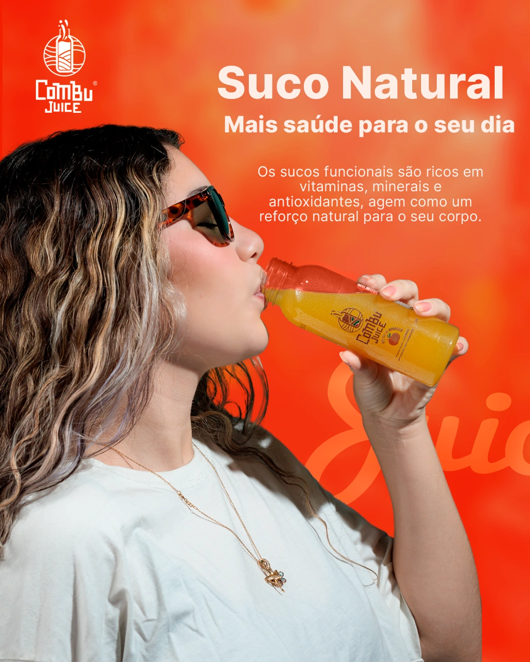 Mulher bebendo suco natural Combu Juice, com destaque para o texto ‘Suco natural – Mais saúde para o seu dia’. Cores vivas e atmosfera refrescante.