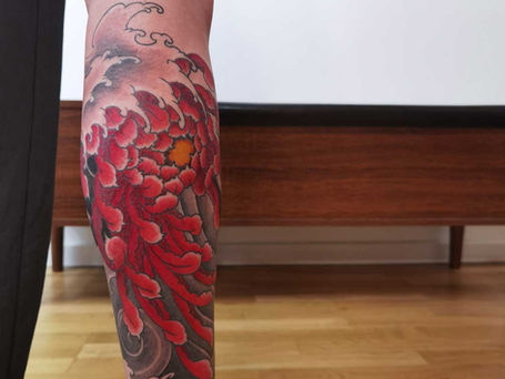 matteotattoo; matteoschmidttattoo; matteomosttattoo; Kiku; Chrysantheme;KikuTattoo;Handtattoo;matteotattoo; matteoschmidttattoo; matteomosttattoo; ; japanische tattoos; japan tattoo;Japanische tätowierungen; Kikutatoo; kiku; floral tattoo, blumen tattoo, girls with tattoos; color tattoo