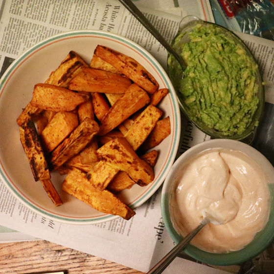Sweet Potato Wedges with Sriracha Dipping Sauce and Mashed Avocado