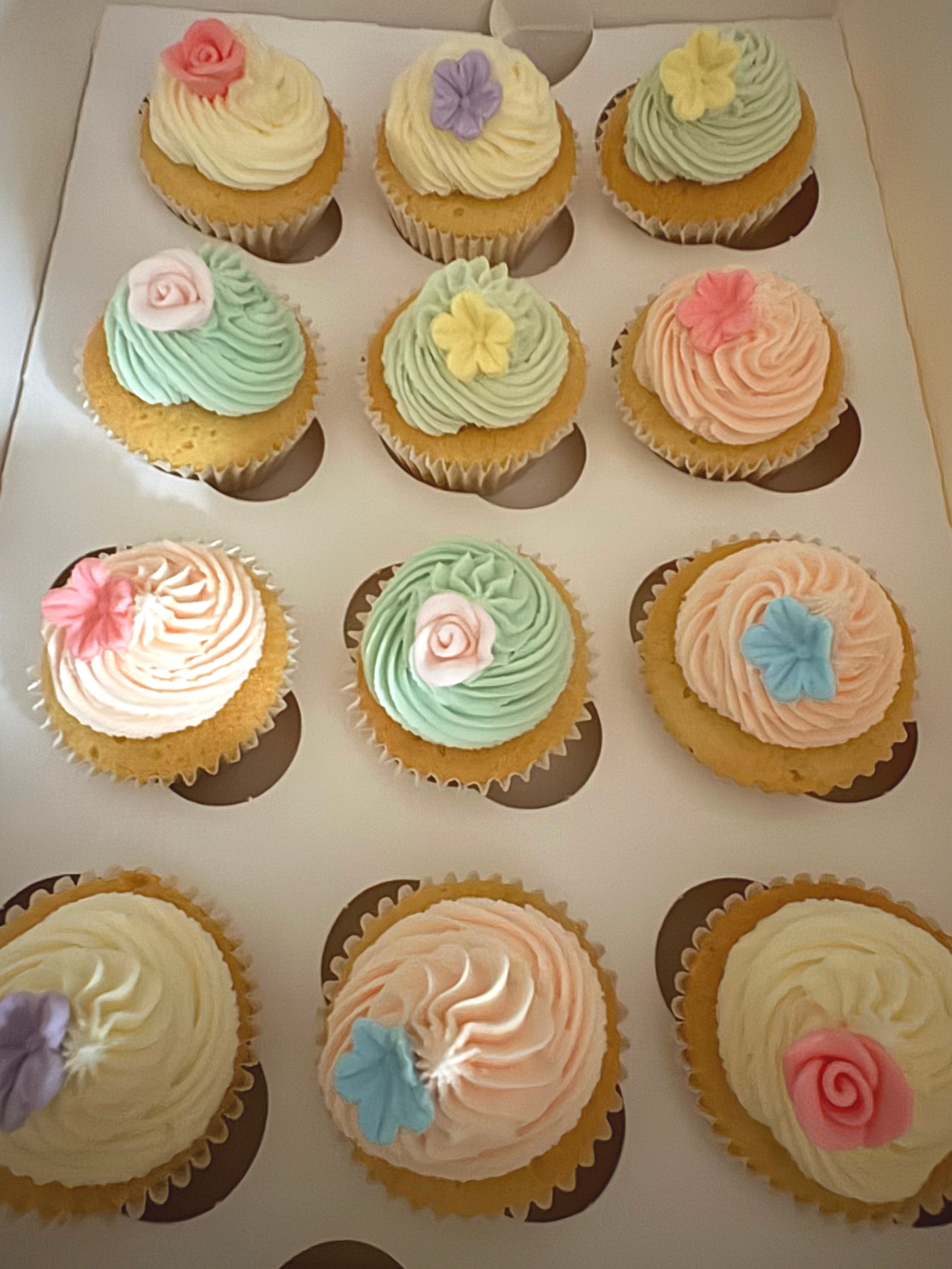 24 mini Vintage Cupcakes