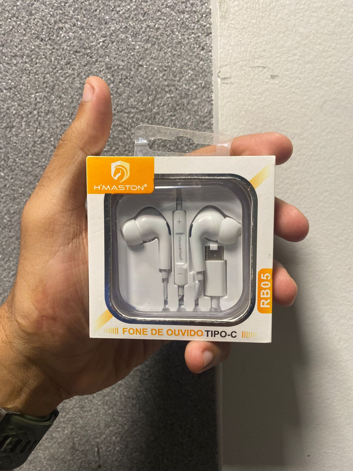 Fone com fio para celulares de carregamento tipo C