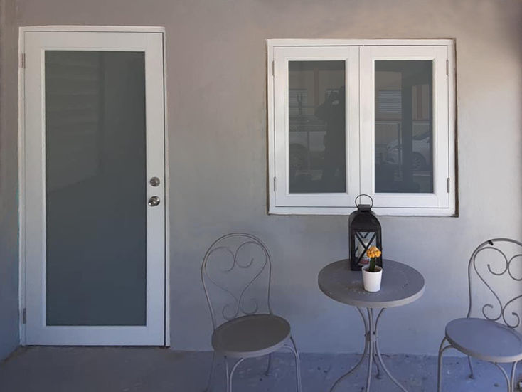 Puerta full glass y ventana casement