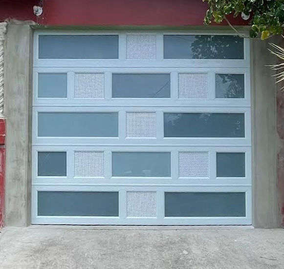 Puerta de garaje costomizada