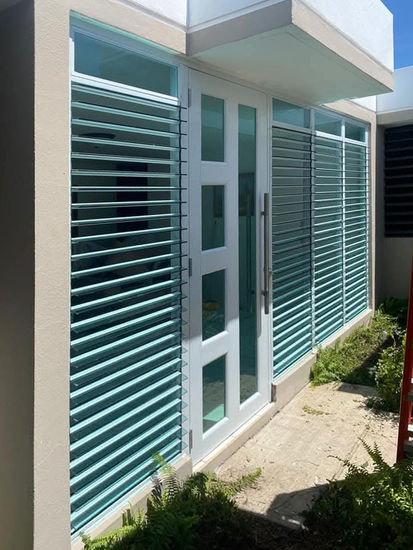 Puerta de seguridad y Ventana tipo Old San Juan