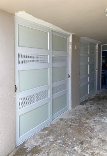 Puertas de closet en aluminio.