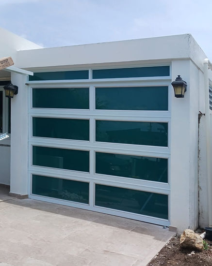 Puerta de garaje elegante