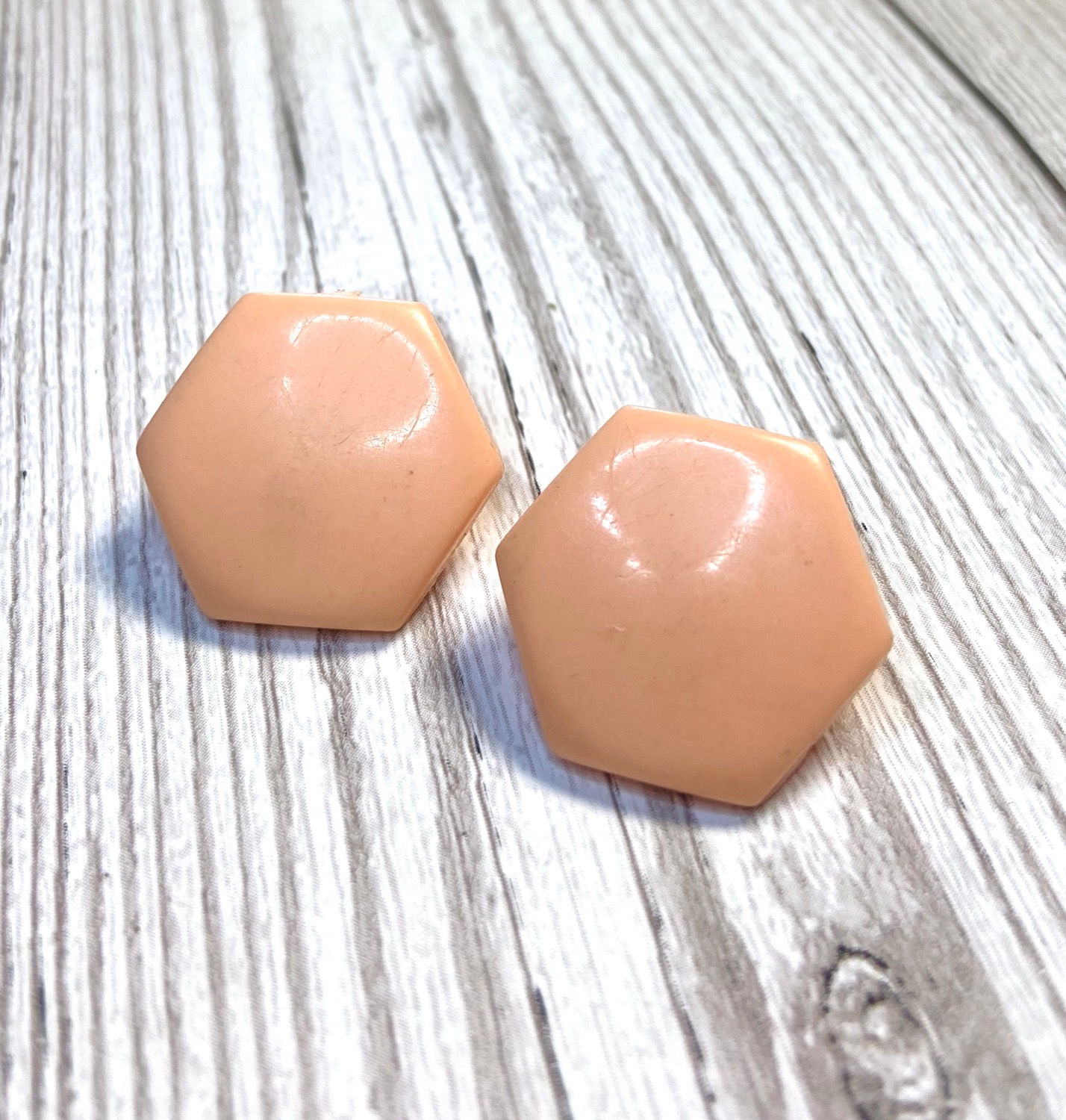 1950s Vintage Peach Plastic Hexagon Earrings