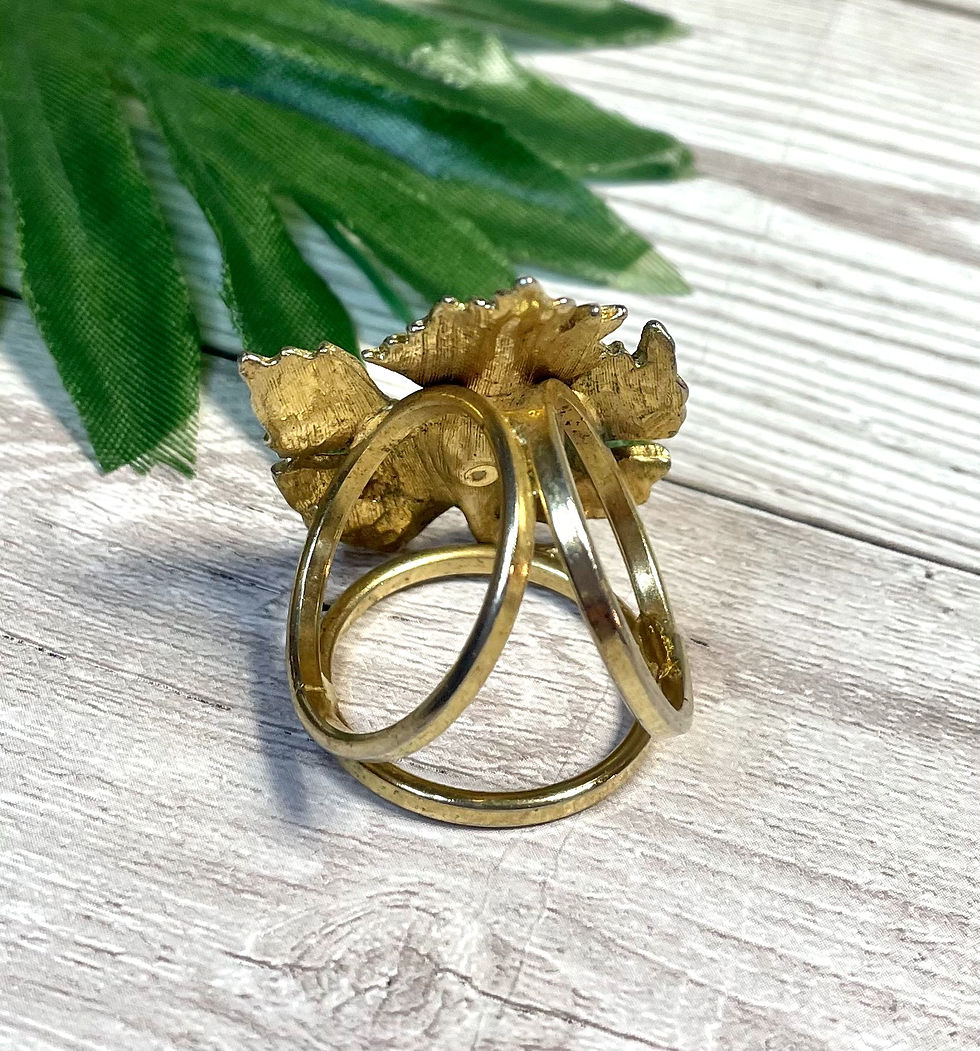 Thumbnail: Vintage Golden Leaf Scarf Holder