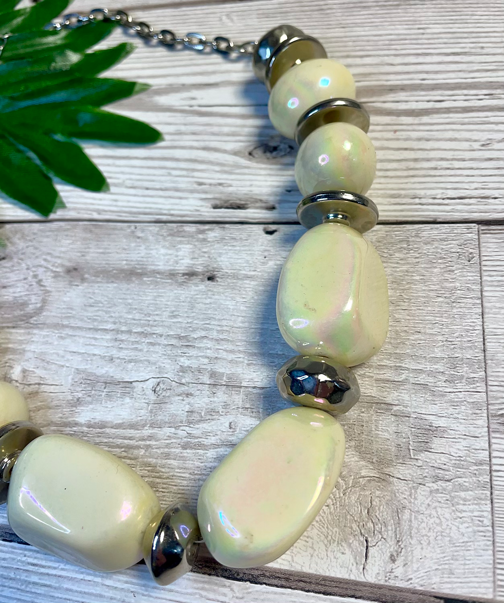 Thumbnail: Chunky Vintage Pearlised Beaded Necklace