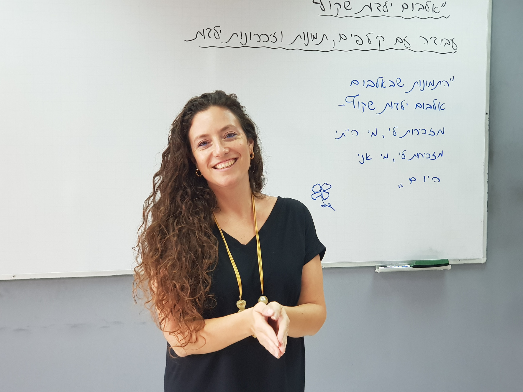 הילה גבאי I התפתחות אישית באמצעות קלפים I צור קשר