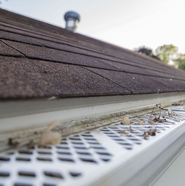 e---m-roofing-llc-gutter-guard-hero-1a75bf7e-1800h.jpg