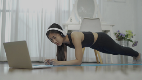 Yoga Teacher Training from Your Living Room? Here’s 5 reasons Why It Works