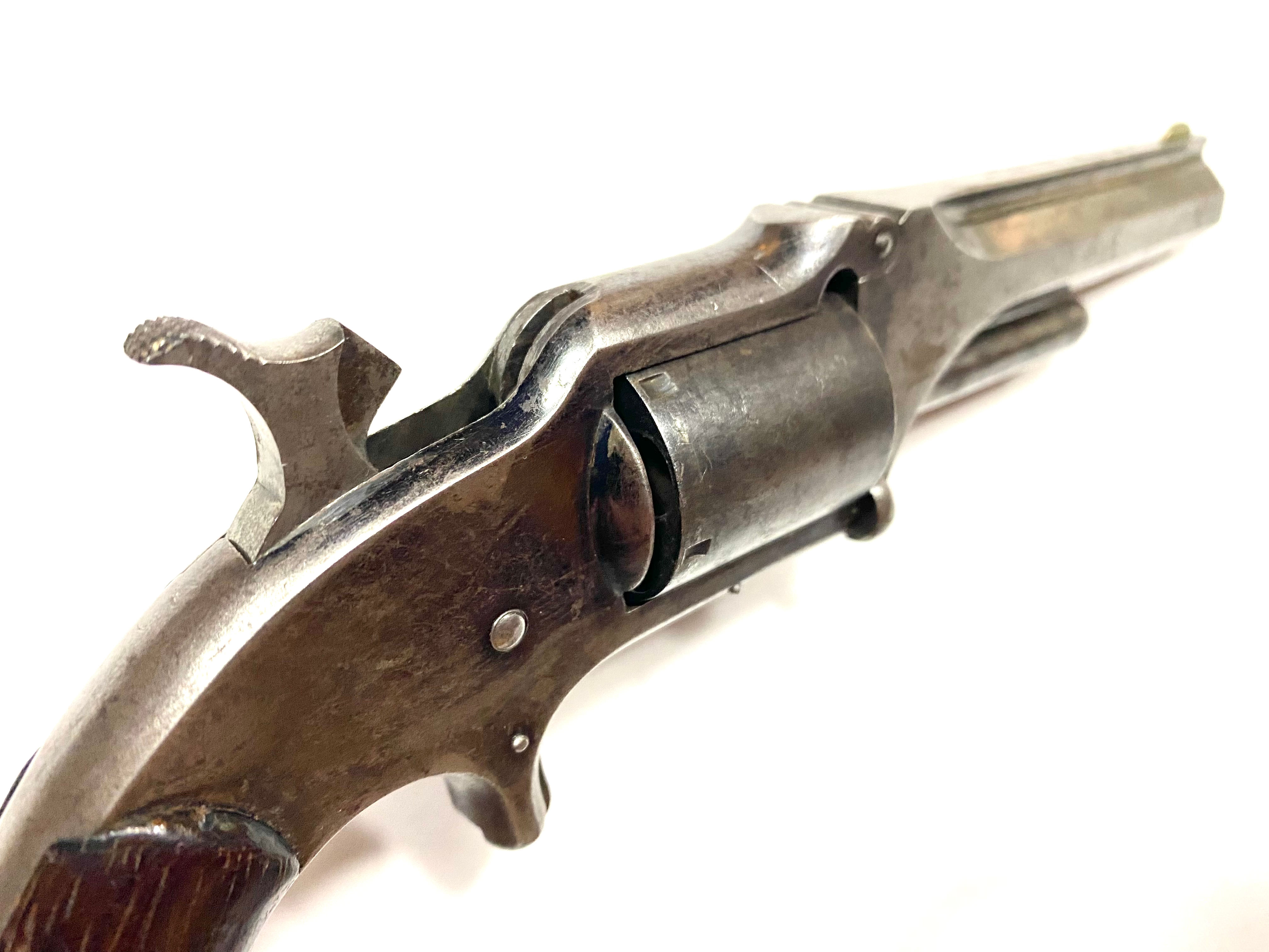 Pistolet calibre .32 - Description à venir 