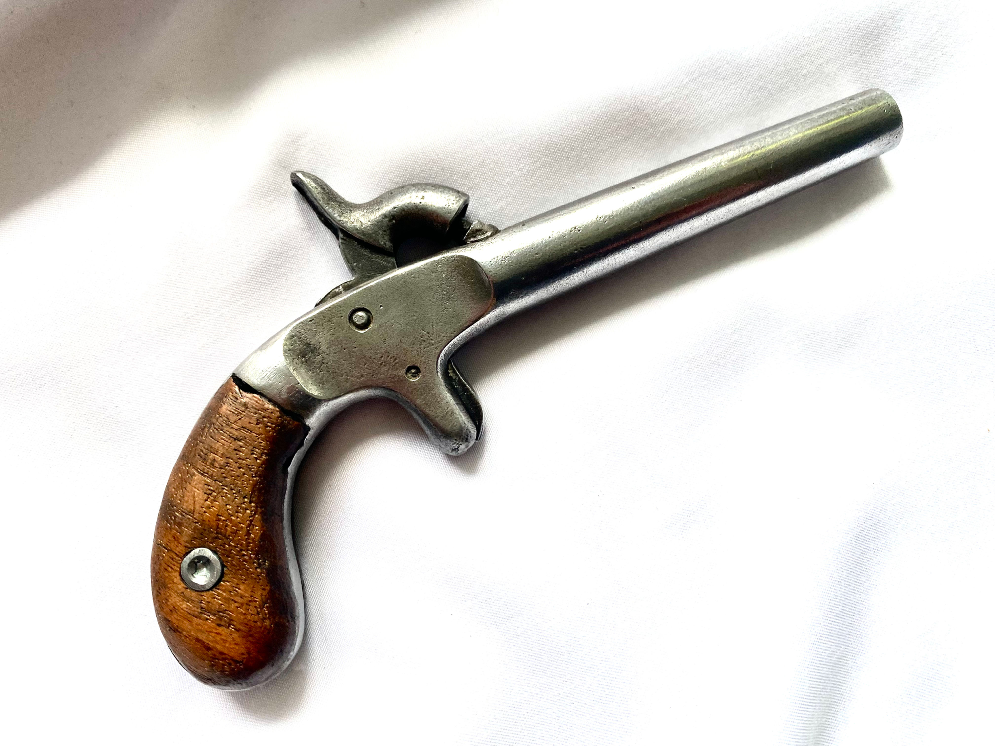 Authentique petit pistolet à percussion de défense personnelle, circa 1850–1880