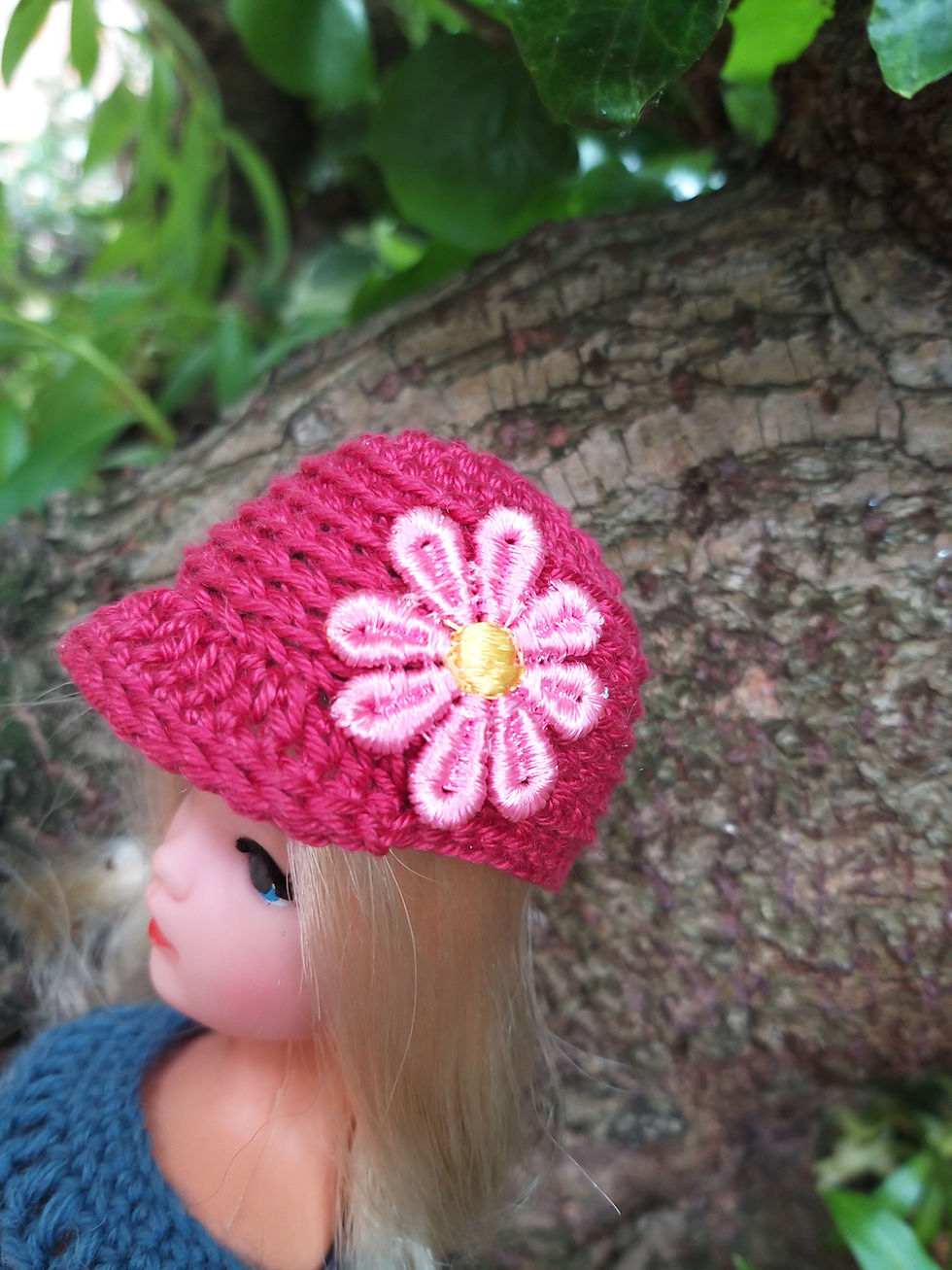 Thumbnail: Sindy peak hat with flower detail