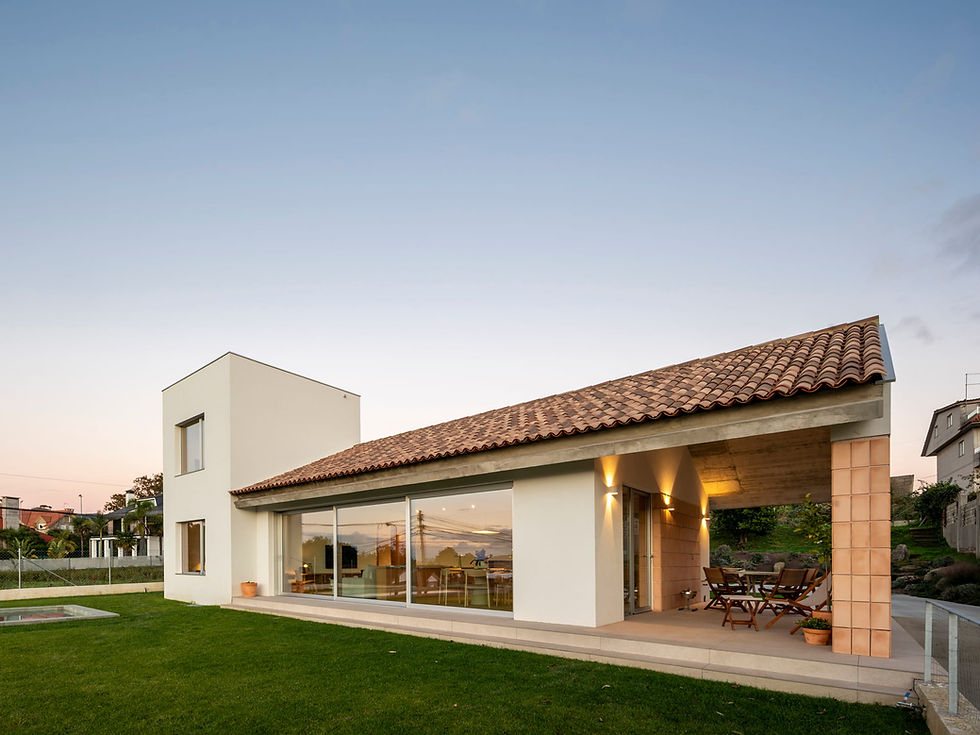 Arquitectura e interiorismo para casa moderna con terraza y jardín en la zona de Nigrán, Galicia, España