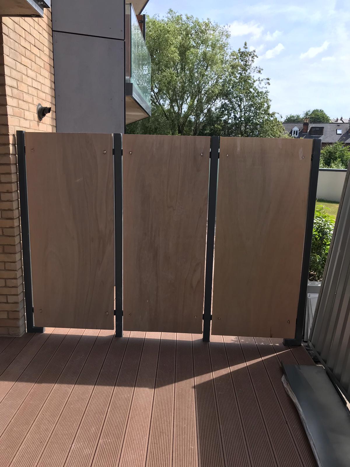 Decking and balcony privacy screens, Reading Riverside