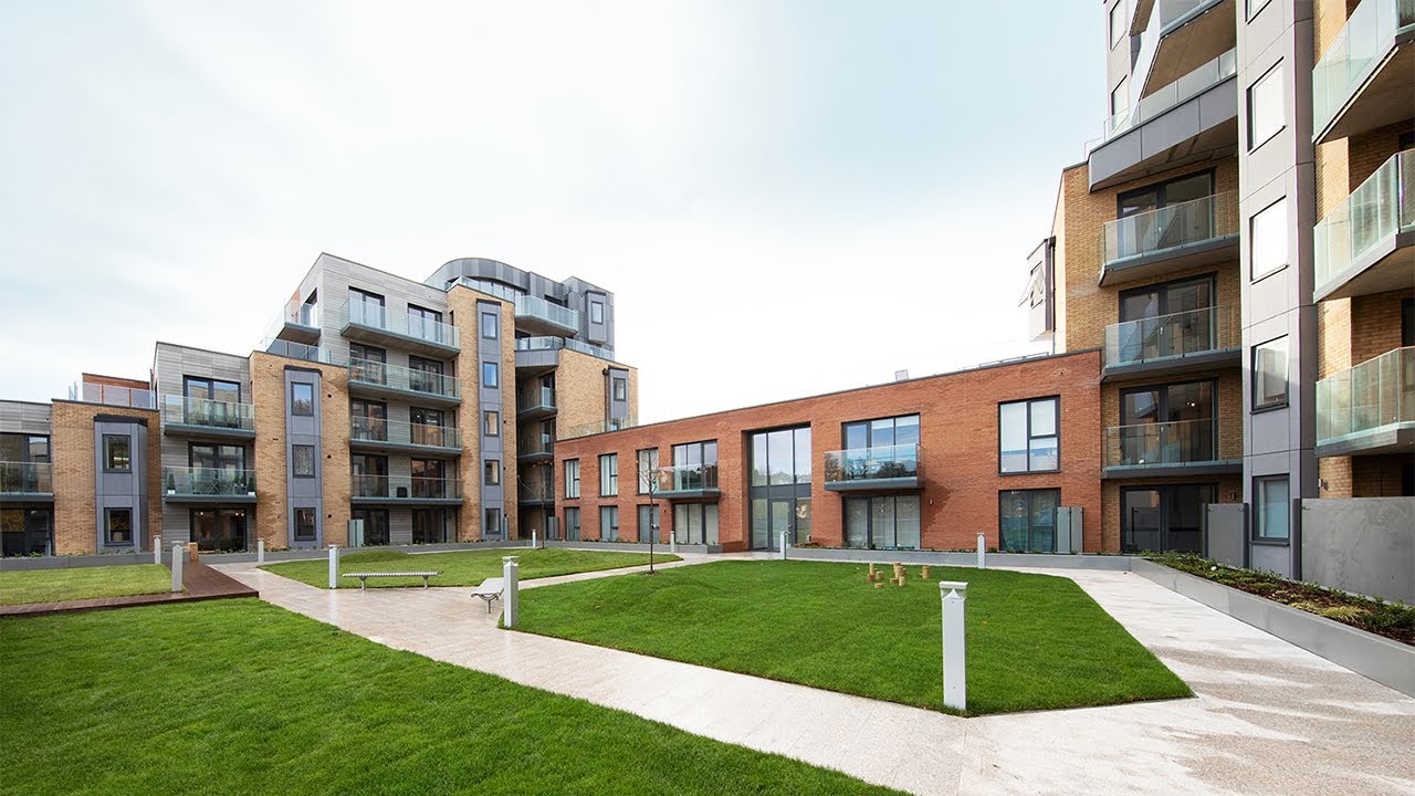 Reading Riverside apartments around a landscaped courtyard