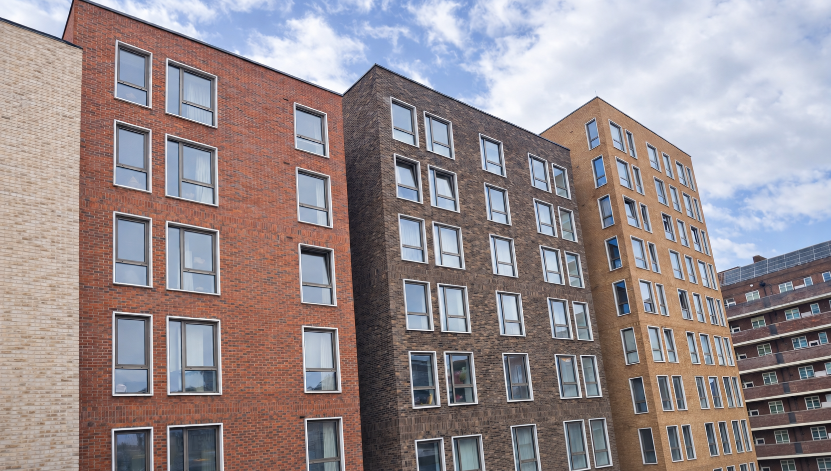 Frampton Park exterior with brick apartment buildings