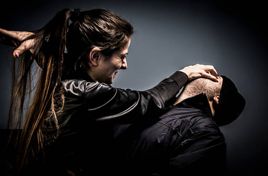 VApprendre le krav maga au féminin avec David Masset instructeur3eme dan de krav maga à Biarritz, Anglet, Bayonne et Saint Gaudens. ous êtes une femme et vous voulez prendre des cours de krav maga. David Masset dispense des cours de self défense féminine sur Biarritz, Anglet, Bayonne et St Gaudens