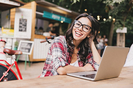 debonair-white-girl-casual-shirt-posing-street-with-computer-outdoor-portrait-enthusiastic
