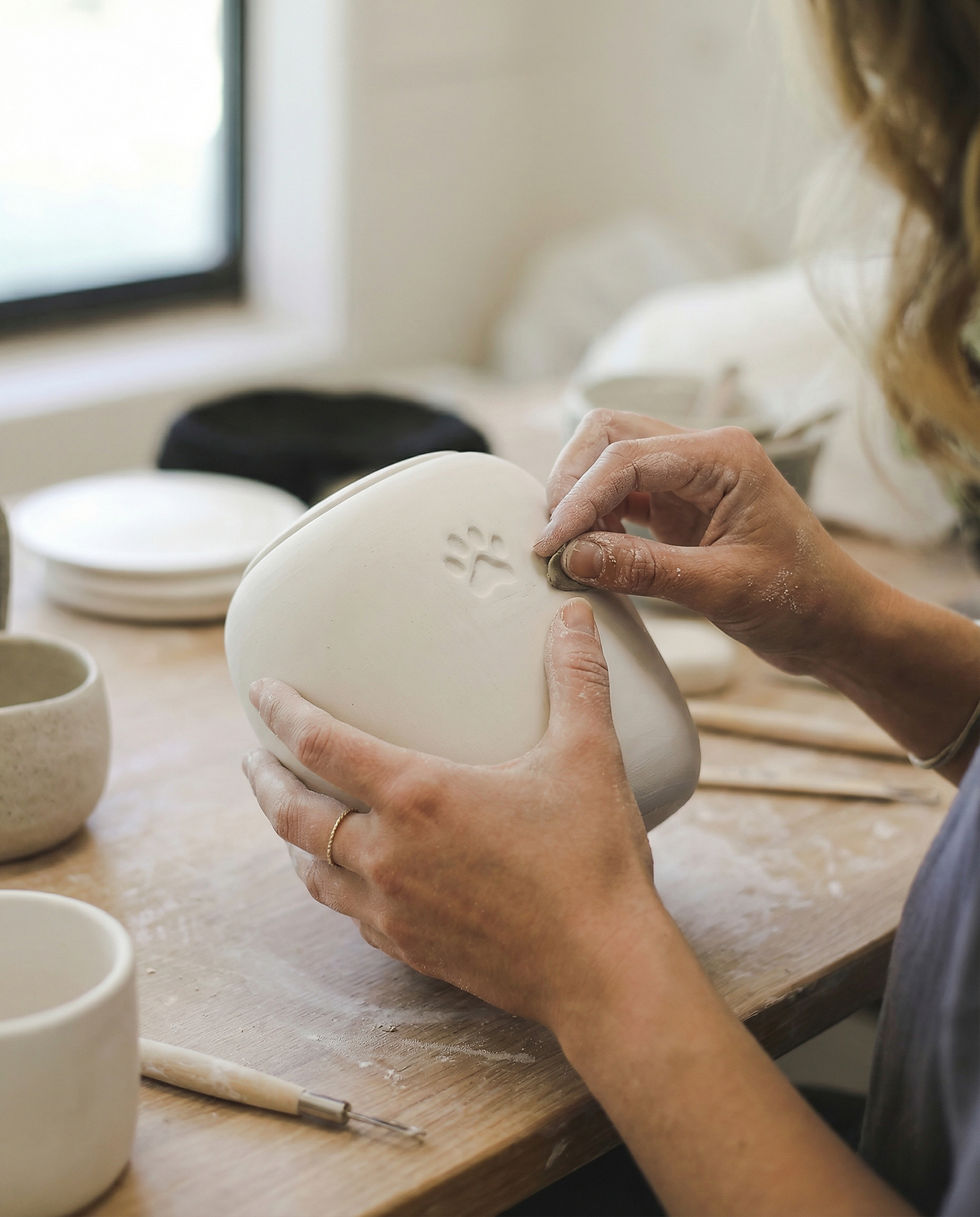 Weenielab Design is a design studio that creates 3D-printed and ceramic pet urns, Made in Italy. Design reg