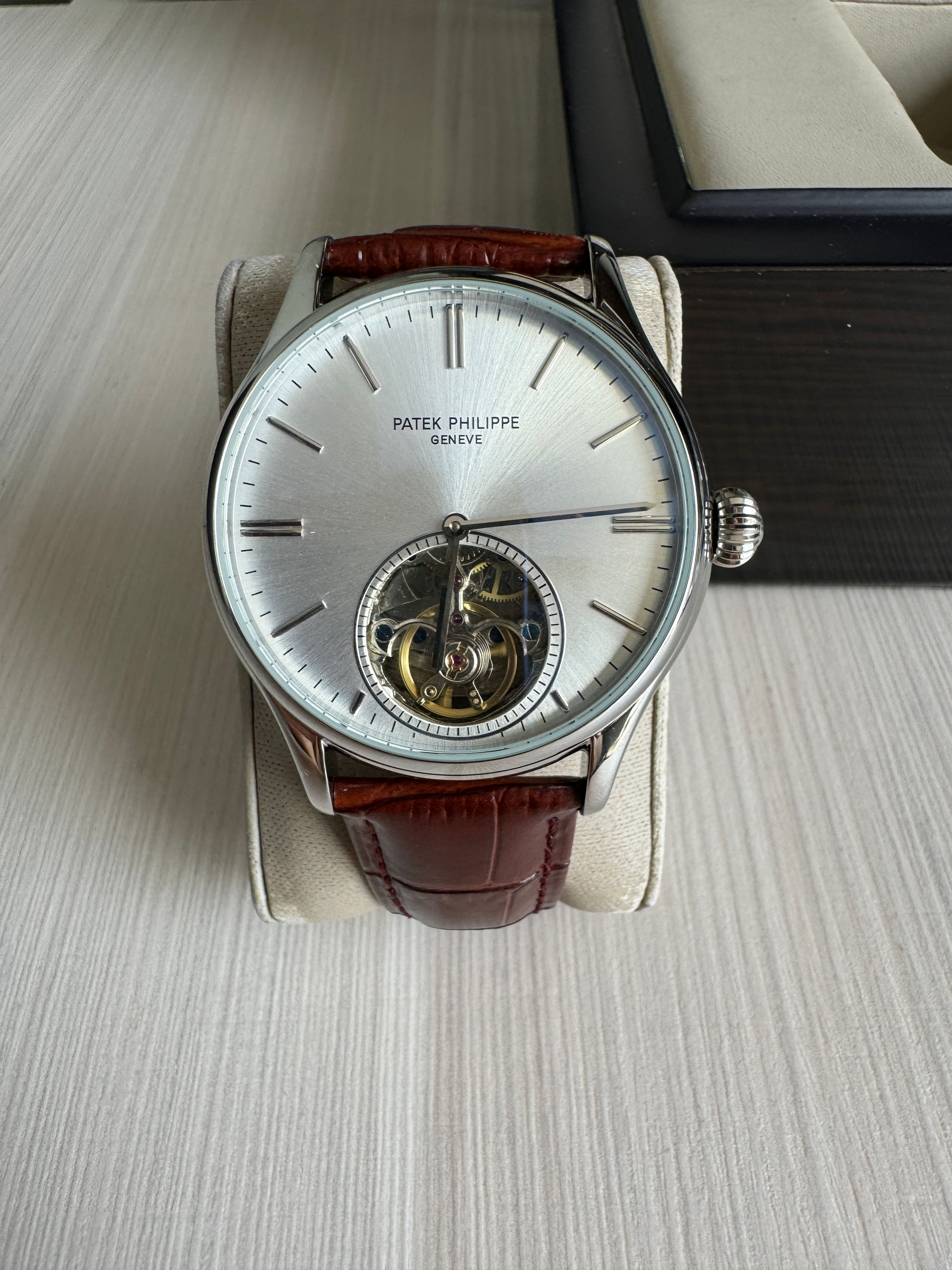 PATEK PHILIPPE PRATA COURO AUTOMATICO 43MM