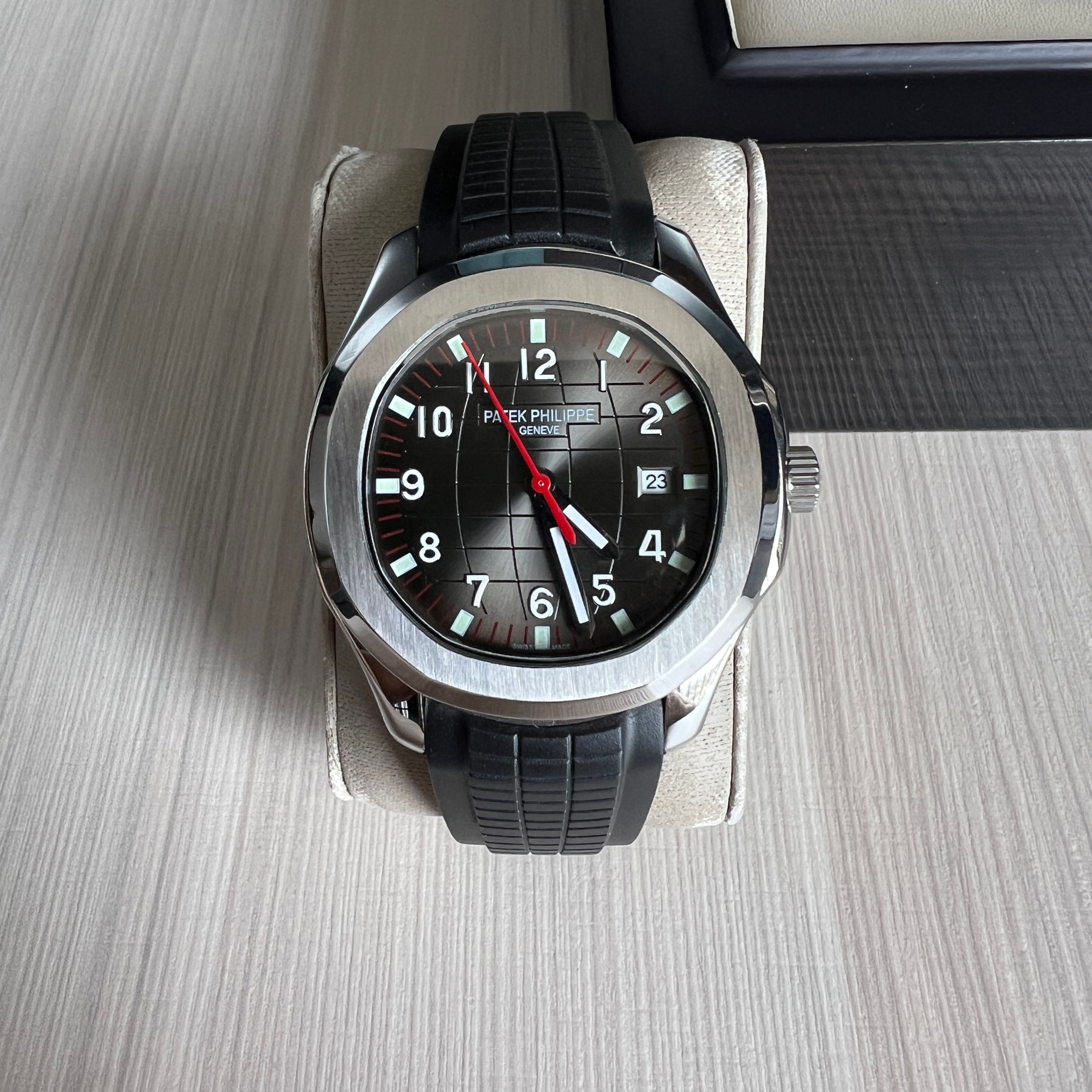 PATEK PHILIPPE AQUANAUT PRATA 40MM