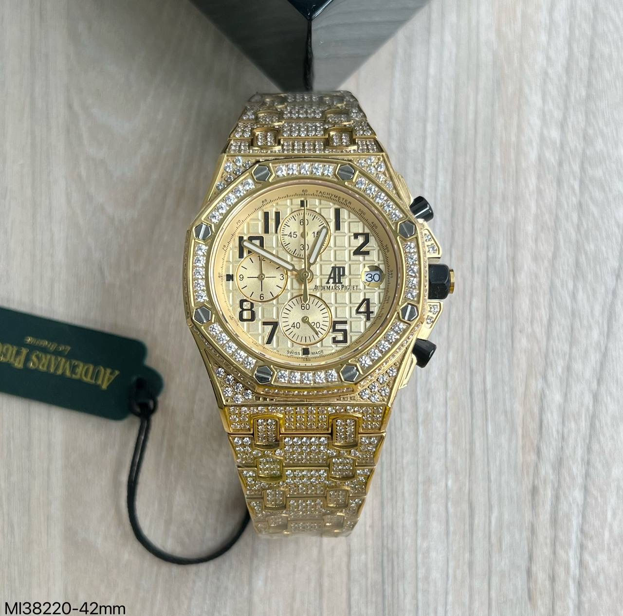 AUDEMARS PIGUET ROYAL OAK DOURADO COM BRILHANTE 42MM
