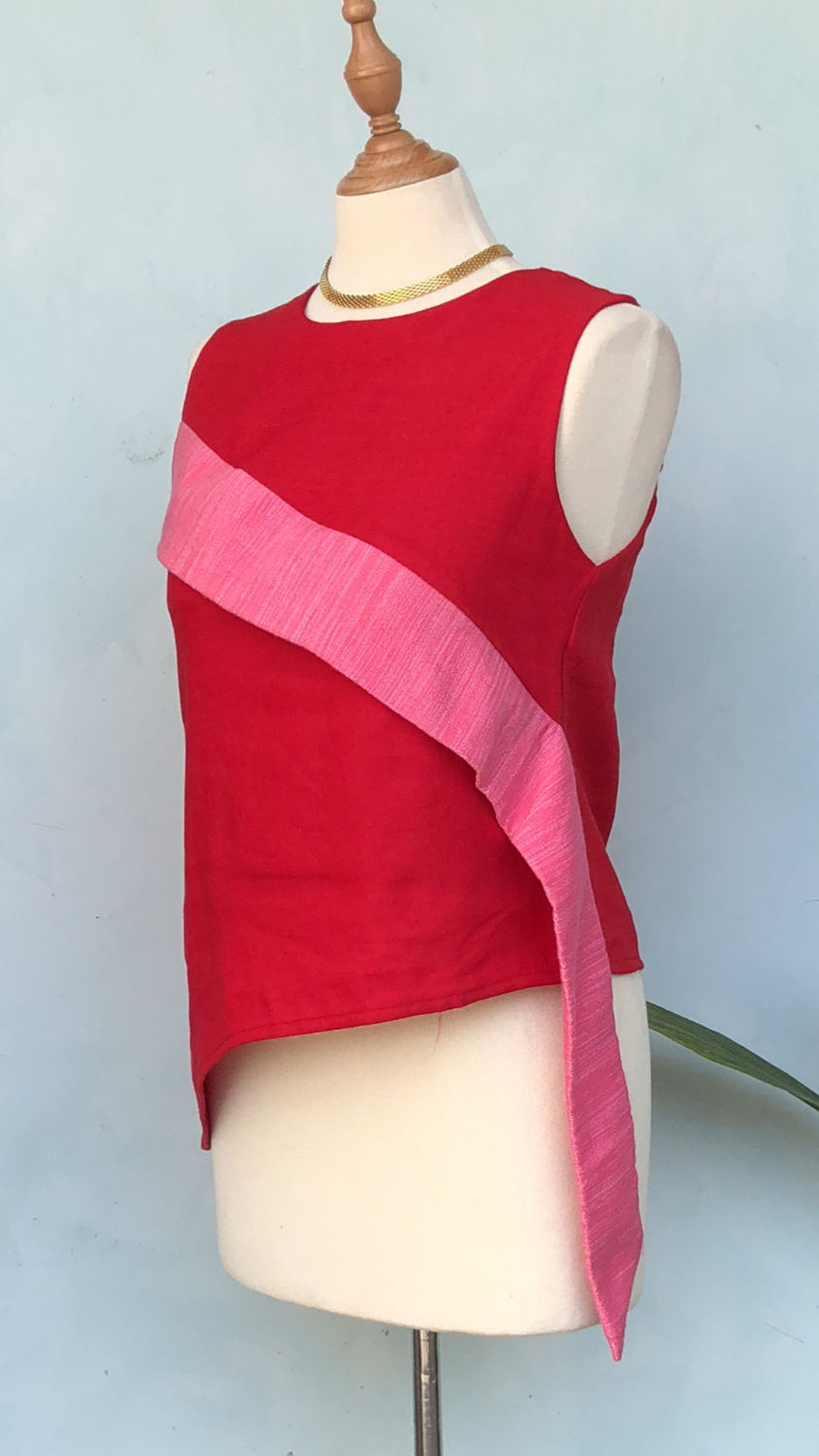 Thumbnail: Cheery Round Neck Sleeveless With Diagonal Accent