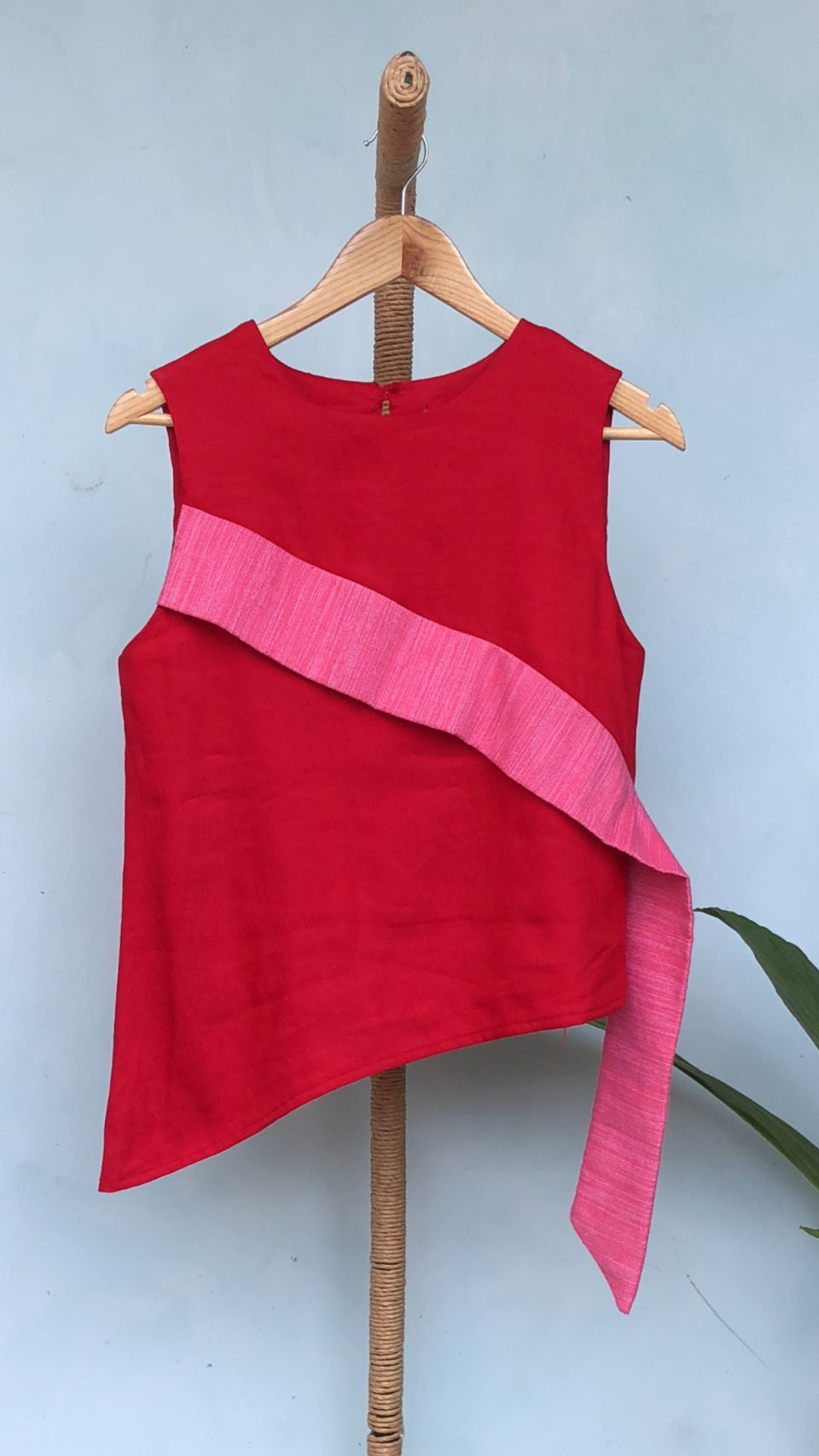 Thumbnail: Cheery Round Neck Sleeveless With Diagonal Accent